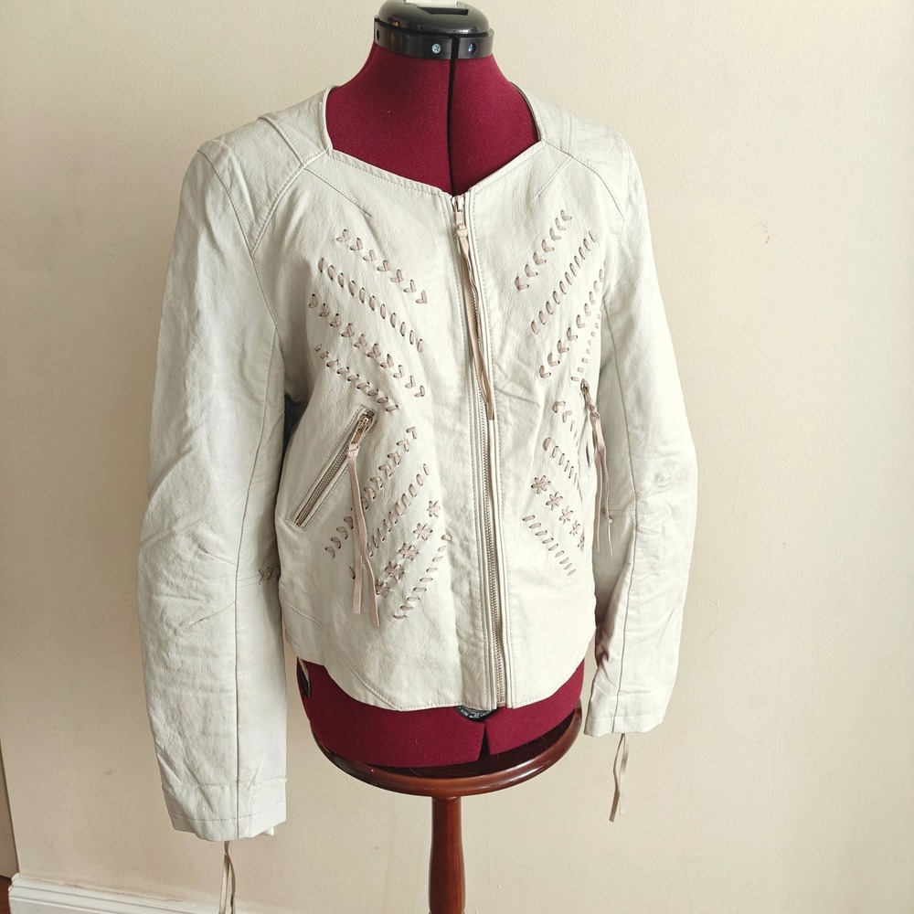 Blank NYC Off White Faux Leather Suede Moto Jacket Large
Collarless Zip Cuff